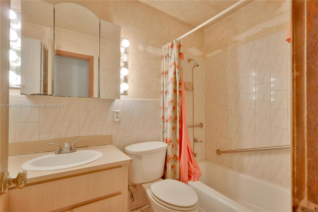 Recently Sold: $435,000 (3 beds, 2 baths, 1670 Square Feet)