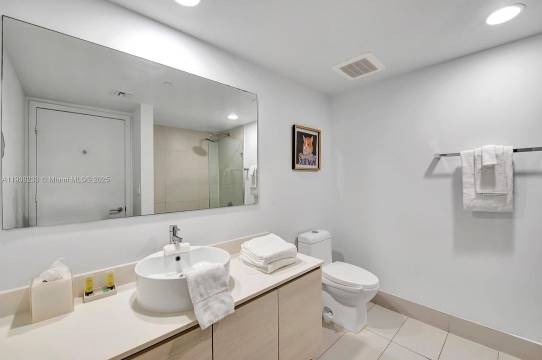 For Sale: $430,000 (2 beds, 2 baths, 1028 Square Feet)