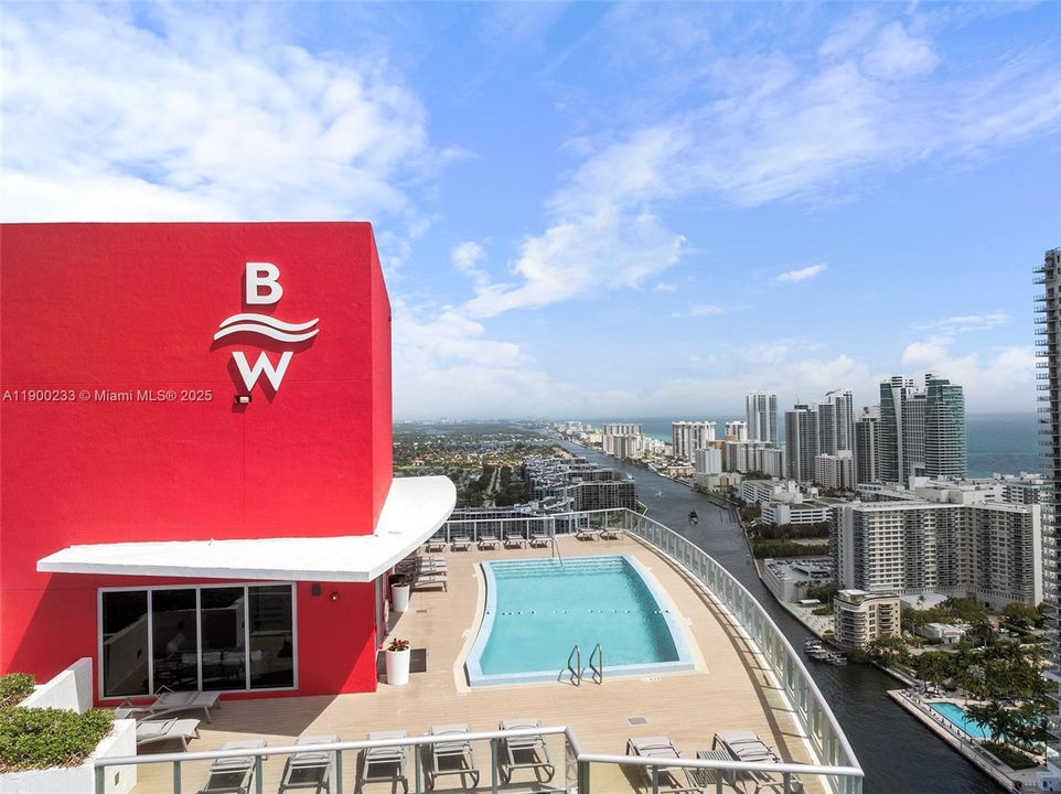 For Sale: $430,000 (2 beds, 2 baths, 1028 Square Feet)