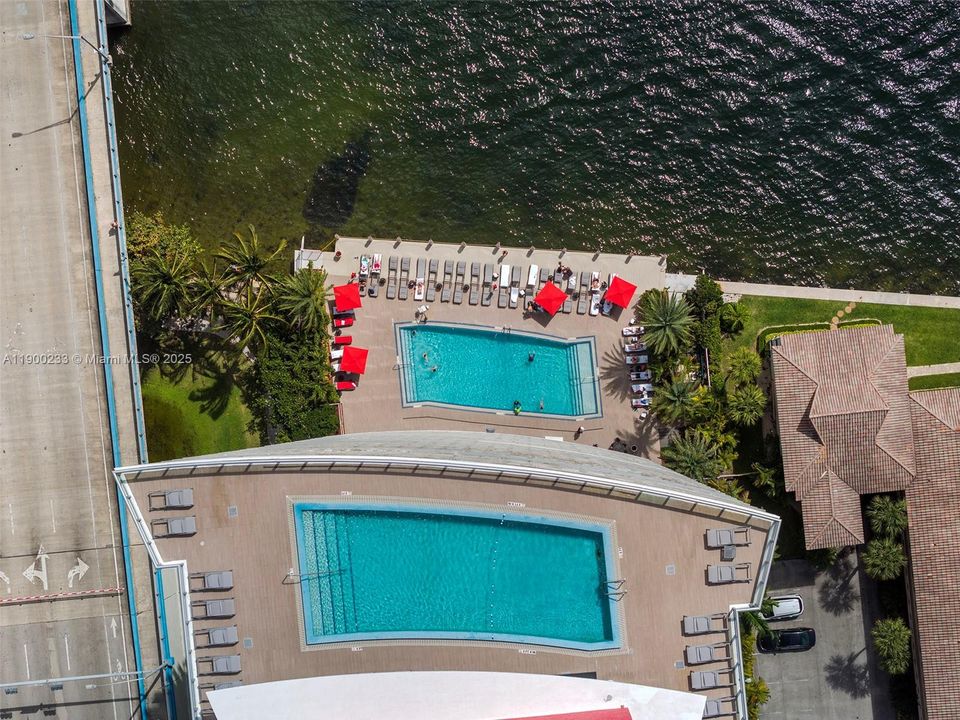 For Sale: $430,000 (2 beds, 2 baths, 1028 Square Feet)