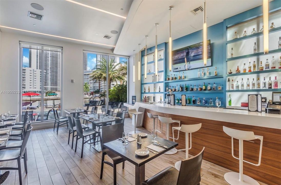 For Sale: $430,000 (2 beds, 2 baths, 1028 Square Feet)