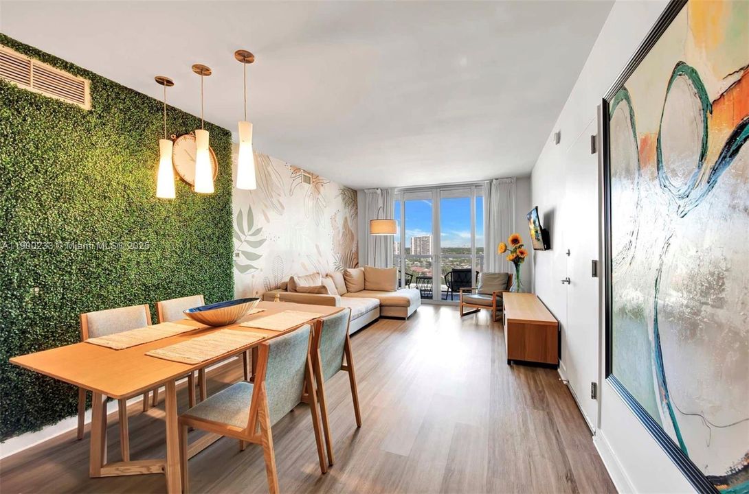 For Sale: $430,000 (2 beds, 2 baths, 1028 Square Feet)