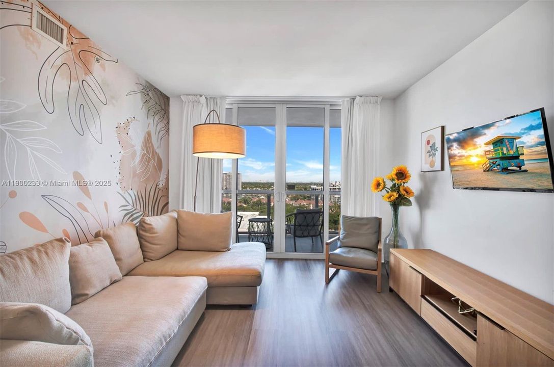 For Sale: $430,000 (2 beds, 2 baths, 1028 Square Feet)