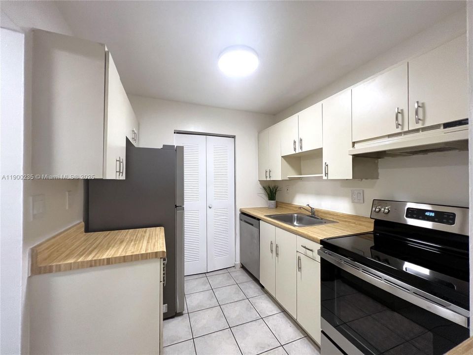 Recently Rented: $2,150 (2 beds, 2 baths, 924 Square Feet)