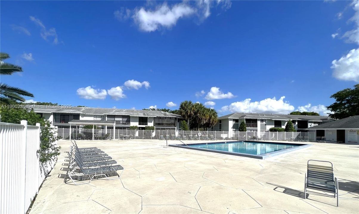 Recently Rented: $2,150 (2 beds, 2 baths, 924 Square Feet)