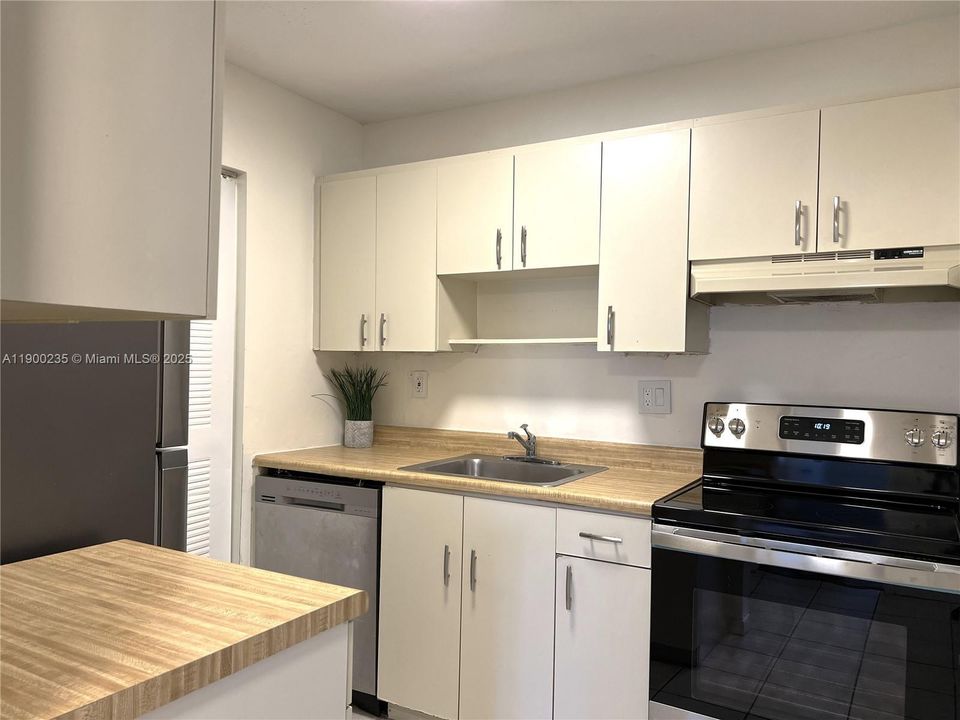 Recently Rented: $2,150 (2 beds, 2 baths, 924 Square Feet)