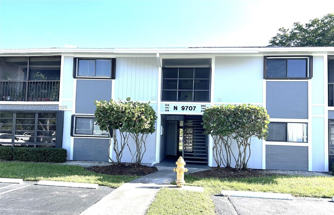 Recently Rented: $2,150 (2 beds, 2 baths, 924 Square Feet)