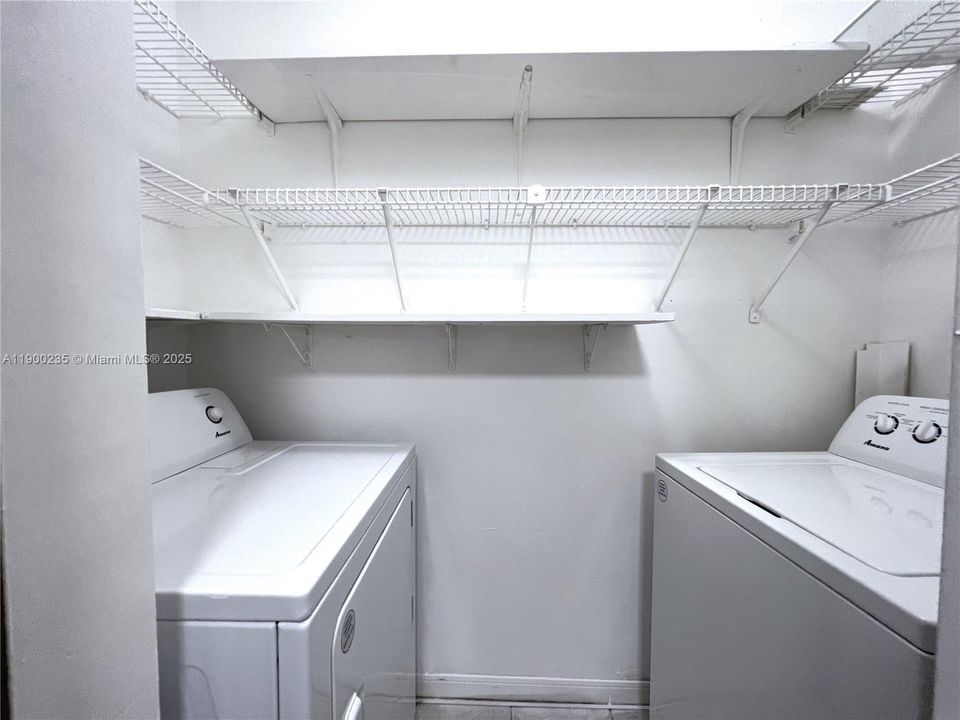 Recently Rented: $2,150 (2 beds, 2 baths, 924 Square Feet)