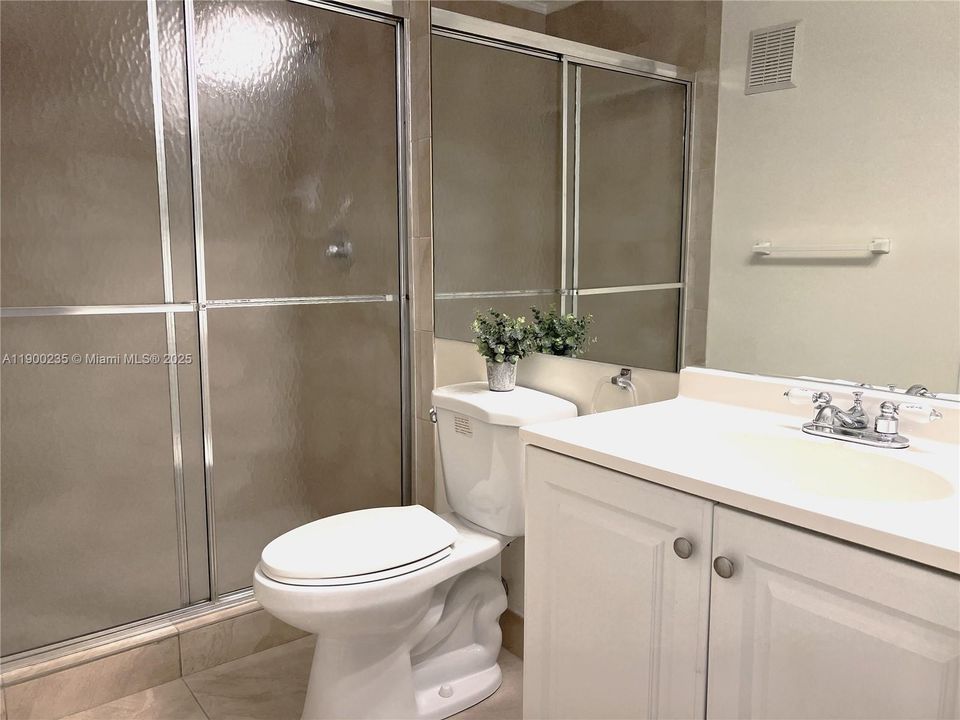 Recently Rented: $2,150 (2 beds, 2 baths, 924 Square Feet)