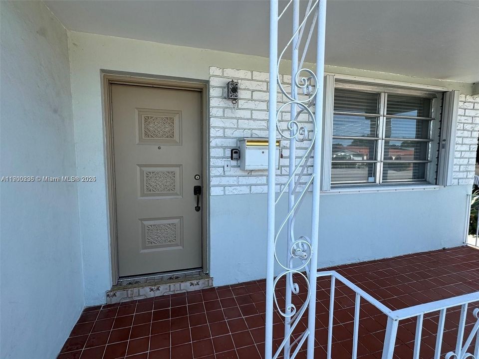 Recently Rented: $2,999 (3 beds, 2 baths, 1142 Square Feet)