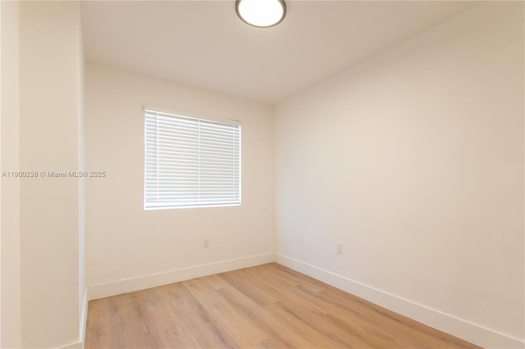 待售: $440,000 (4 贝兹, 2 浴室, 1132 平方英尺)