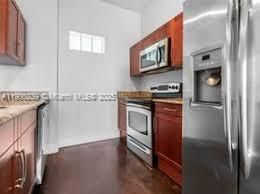 For Sale: $325,000 (1 beds, 2 baths, 842 Square Feet)