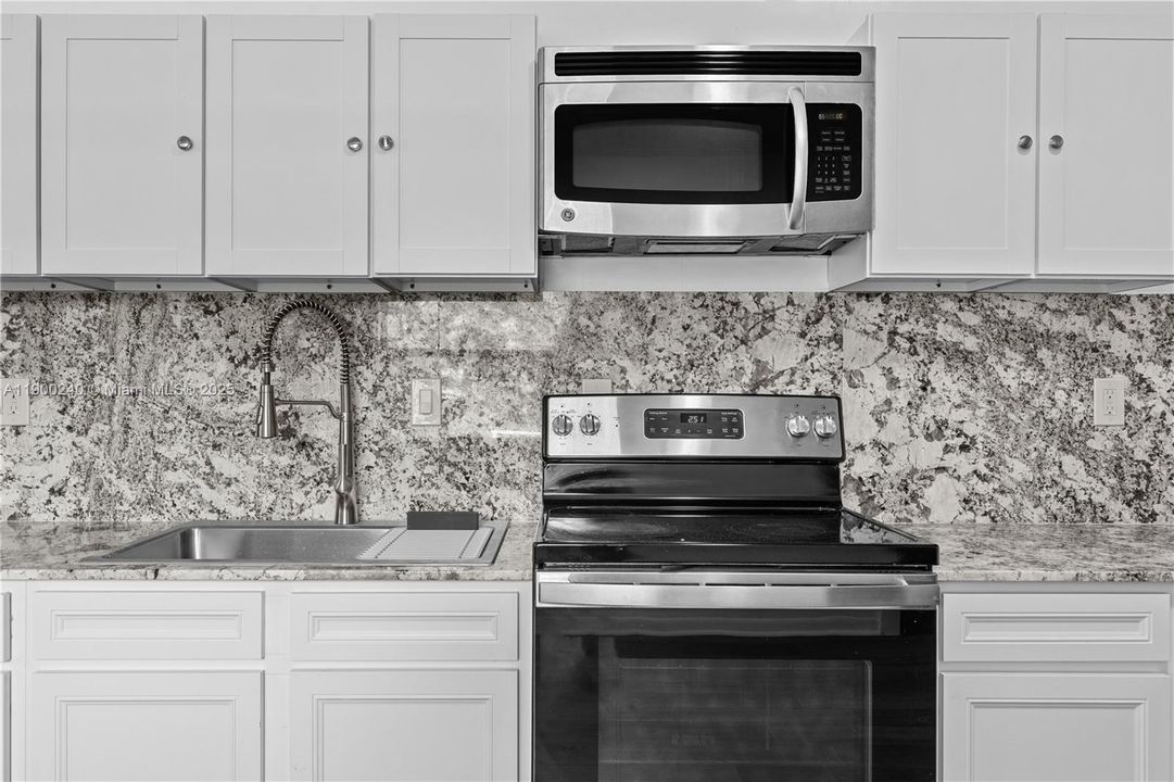 Recently Rented: $2,150 (2 beds, 2 baths, 1325 Square Feet)