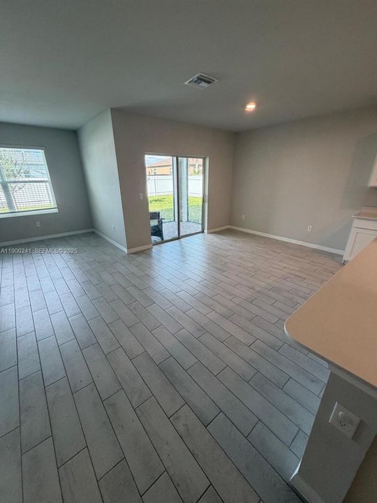 For Rent: $1,900 (4 beds, 2 baths, 0 Square Feet)