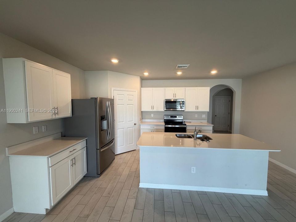 For Rent: $1,900 (4 beds, 2 baths, 0 Square Feet)