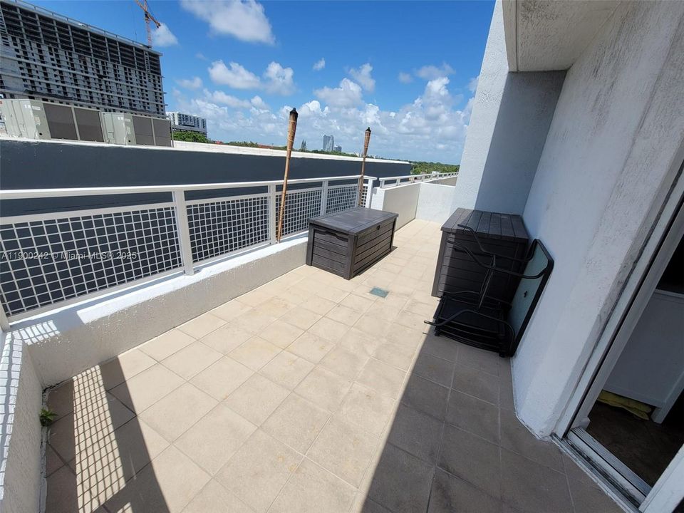 For Rent: $2,250 (1 beds, 1 baths, 655 Square Feet)