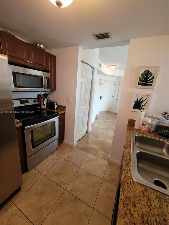 For Rent: $2,250 (1 beds, 1 baths, 655 Square Feet)
