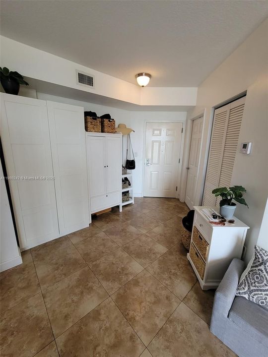 For Rent: $2,250 (1 beds, 1 baths, 655 Square Feet)
