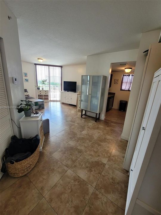 For Rent: $2,250 (1 beds, 1 baths, 655 Square Feet)