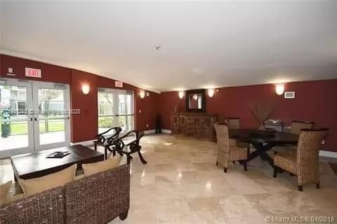 For Rent: $2,250 (1 beds, 1 baths, 655 Square Feet)