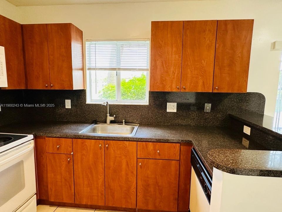 For Sale: $239,000 (3 beds, 2 baths, 1099 Square Feet)