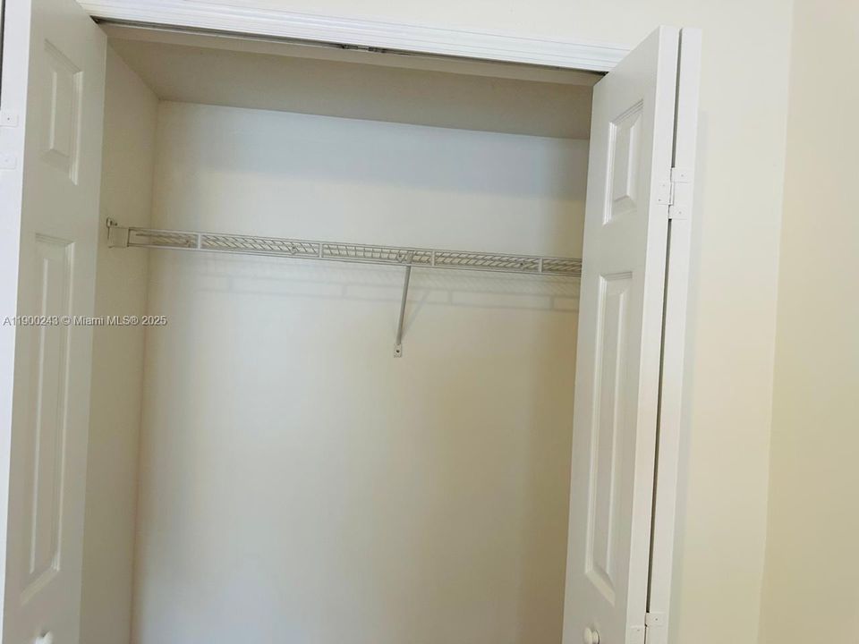 For Sale: $239,000 (3 beds, 2 baths, 1099 Square Feet)