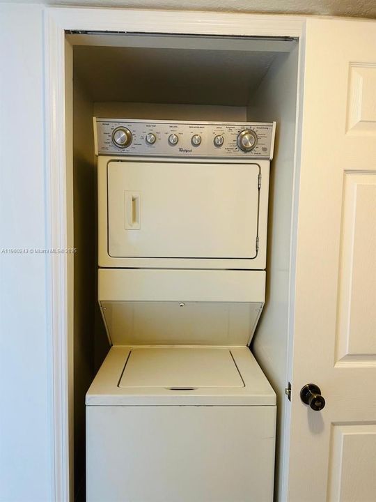 For Sale: $239,000 (3 beds, 2 baths, 1099 Square Feet)