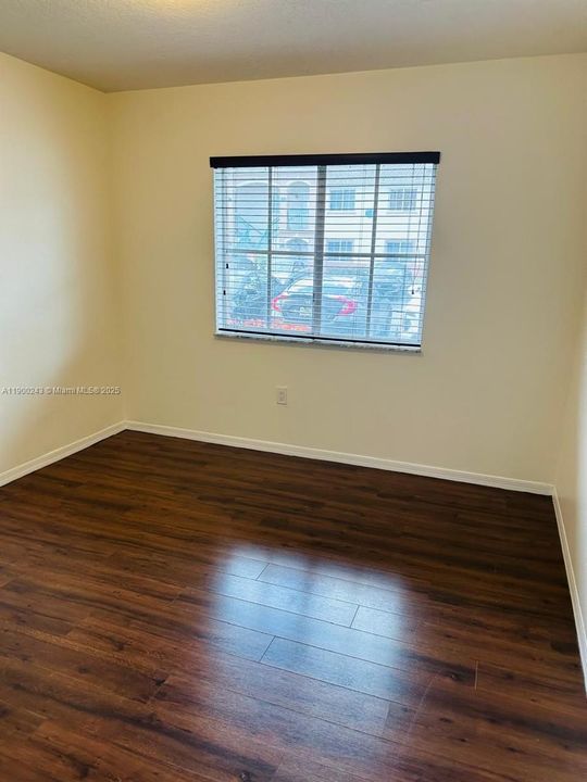 For Sale: $239,000 (3 beds, 2 baths, 1099 Square Feet)