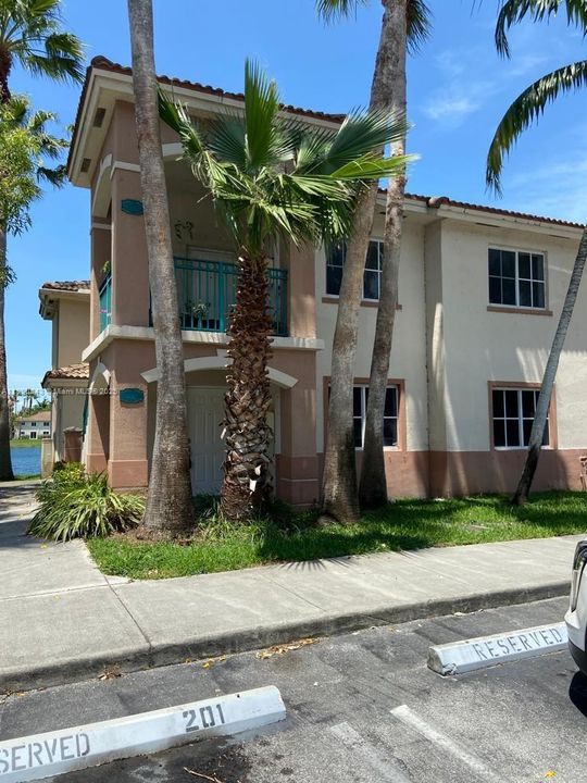 For Sale: $239,000 (3 beds, 2 baths, 1099 Square Feet)