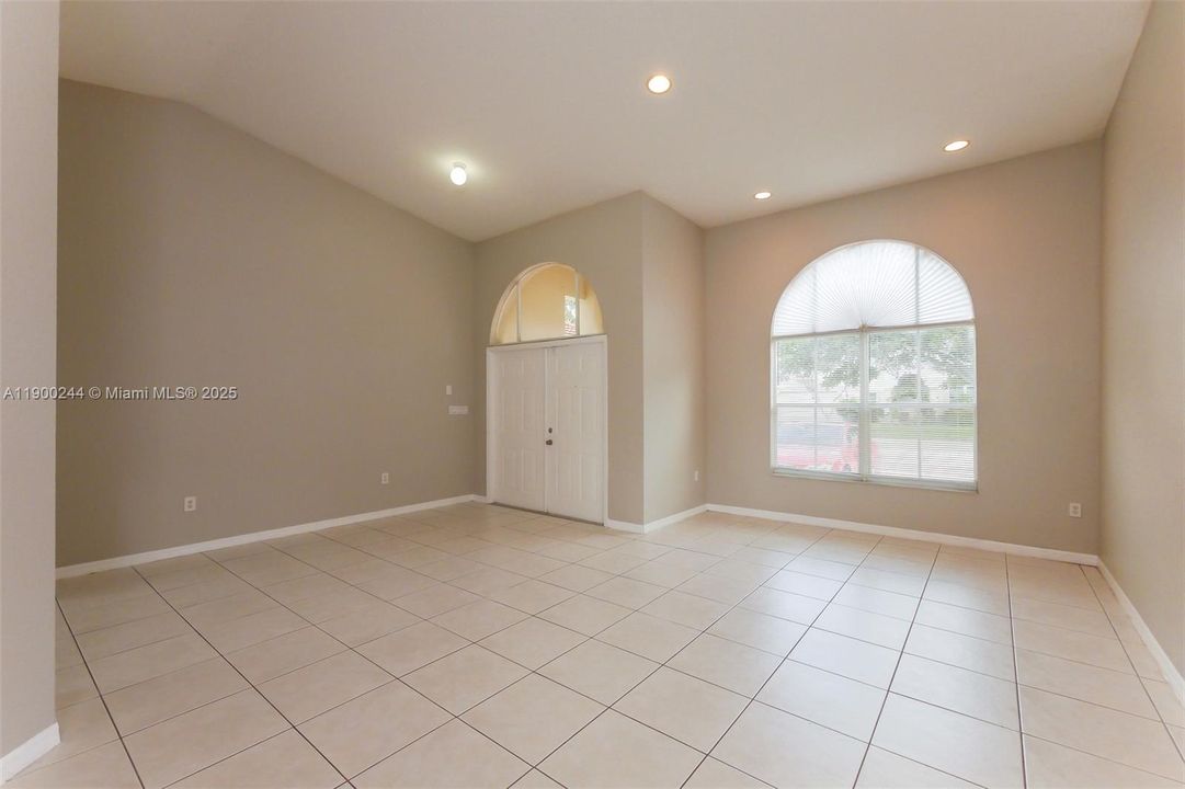 Recently Rented: $2,985 (3 beds, 2 baths, 1693 Square Feet)