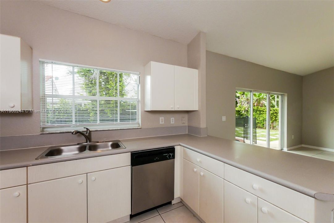 Recently Rented: $2,985 (3 beds, 2 baths, 1693 Square Feet)