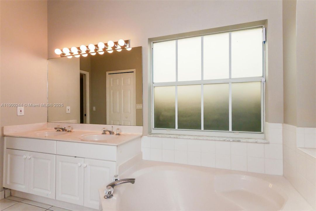 Recently Rented: $2,985 (3 beds, 2 baths, 1693 Square Feet)