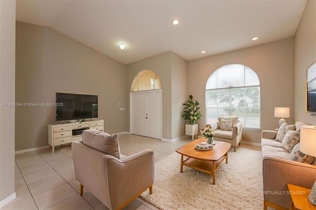 Recently Rented: $2,985 (3 beds, 2 baths, 1693 Square Feet)