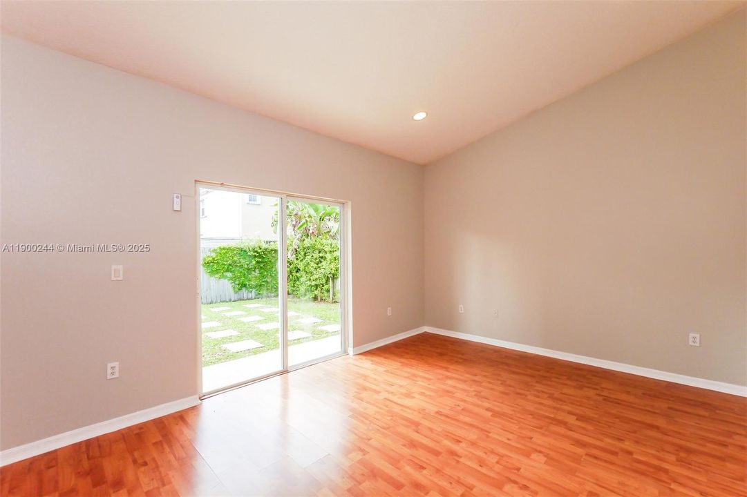 Recently Rented: $2,985 (3 beds, 2 baths, 1693 Square Feet)