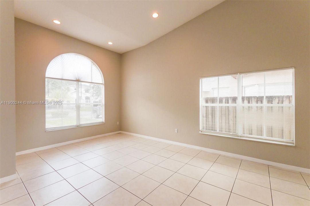 Recently Rented: $2,985 (3 beds, 2 baths, 1693 Square Feet)