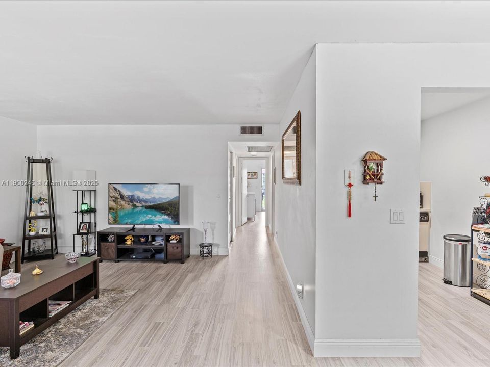 待售: $169,000 (2 贝兹, 2 浴室, 1044 平方英尺)