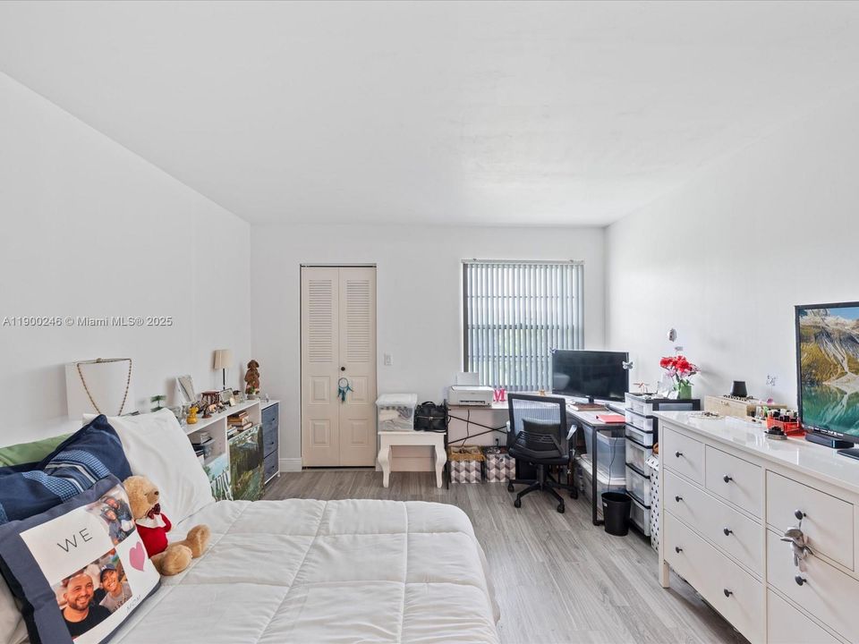 待售: $169,000 (2 贝兹, 2 浴室, 1044 平方英尺)