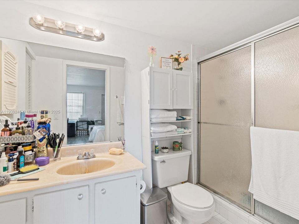 待售: $169,000 (2 贝兹, 2 浴室, 1044 平方英尺)