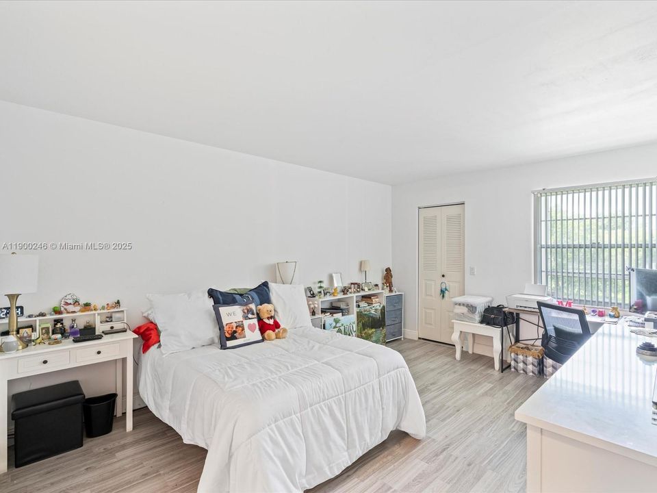 待售: $169,000 (2 贝兹, 2 浴室, 1044 平方英尺)