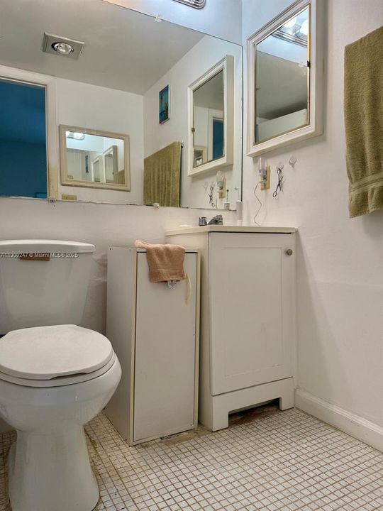 待售: $99,900 (1 贝兹, 1 浴室, 720 平方英尺)