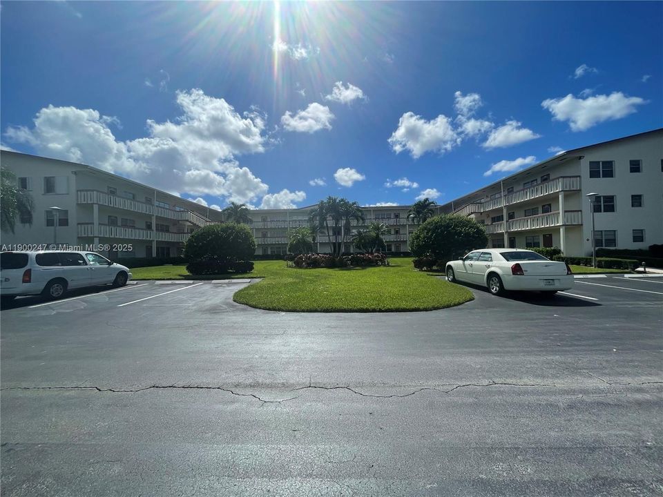 待售: $99,900 (1 贝兹, 1 浴室, 720 平方英尺)