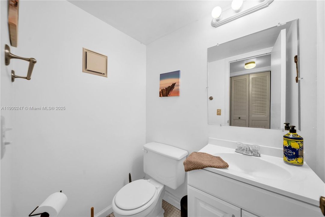 待售: $99,900 (1 贝兹, 1 浴室, 720 平方英尺)