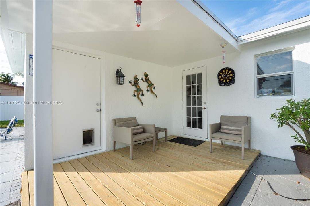 Recently Rented: $3,650 (3 beds, 2 baths, 1275 Square Feet)