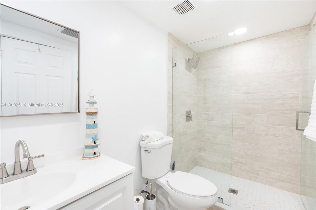 Recently Rented: $3,650 (3 beds, 2 baths, 1275 Square Feet)