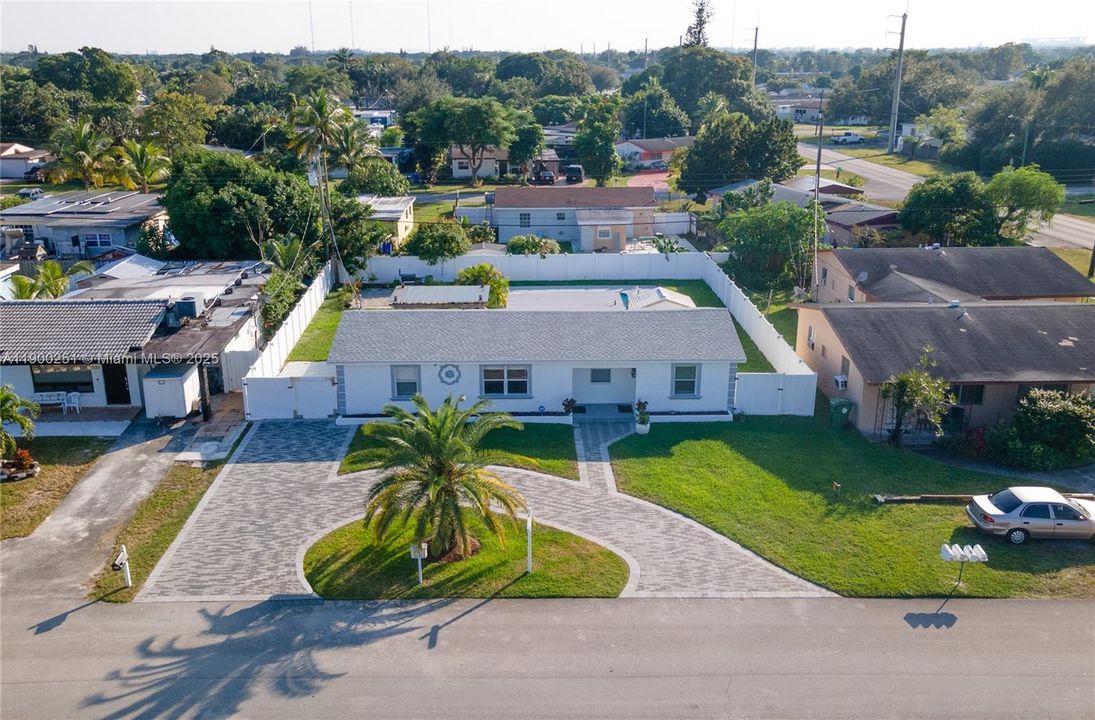 Recently Rented: $3,650 (3 beds, 2 baths, 1275 Square Feet)