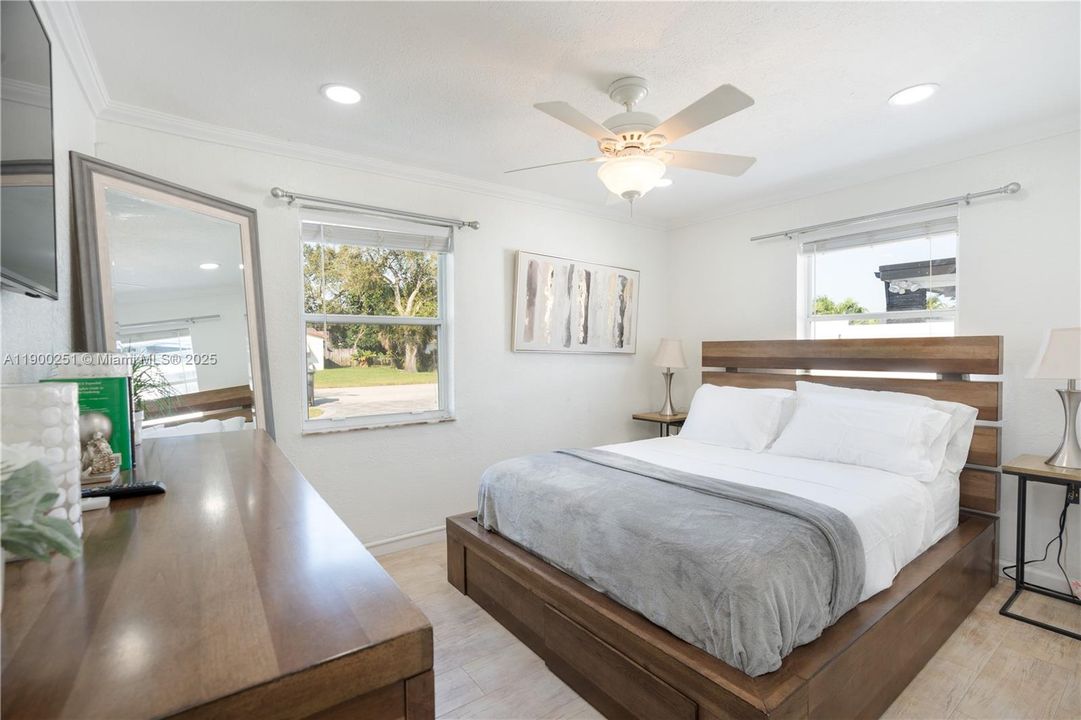 Recently Rented: $3,650 (3 beds, 2 baths, 1275 Square Feet)