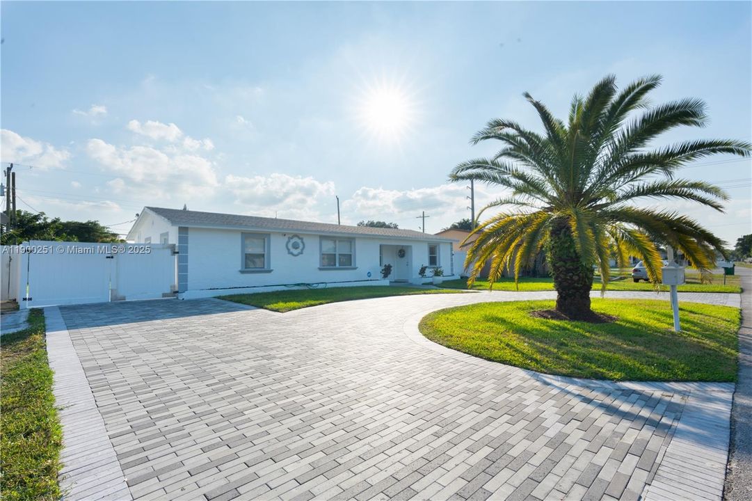 Recently Rented: $3,650 (3 beds, 2 baths, 1275 Square Feet)