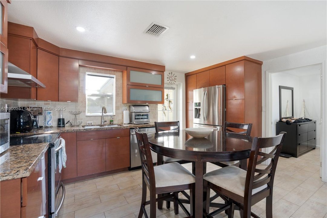 Recently Rented: $3,650 (3 beds, 2 baths, 1275 Square Feet)