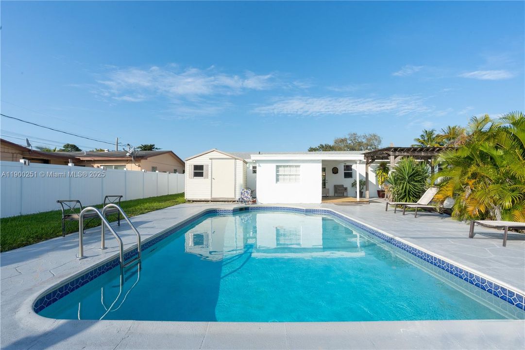 Recently Rented: $3,650 (3 beds, 2 baths, 1275 Square Feet)