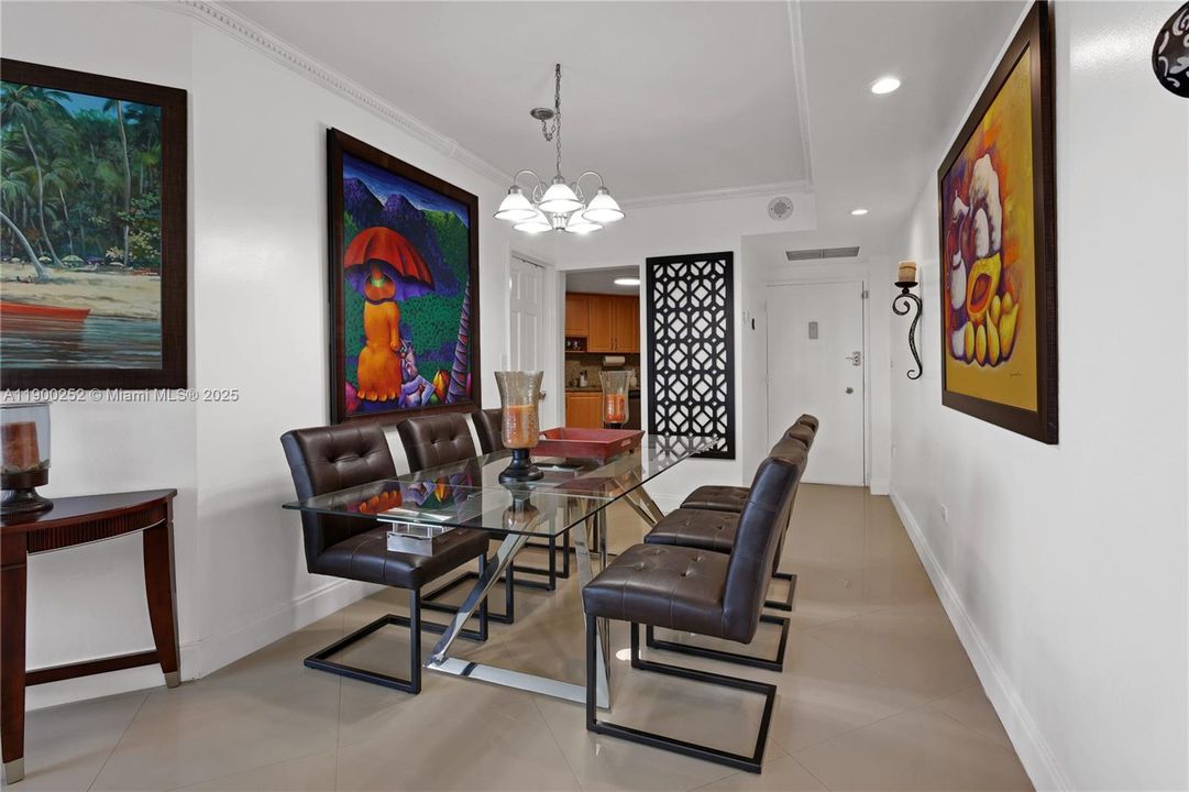 Active With Contract: $3,095 (2 beds, 2 baths, 990 Square Feet)